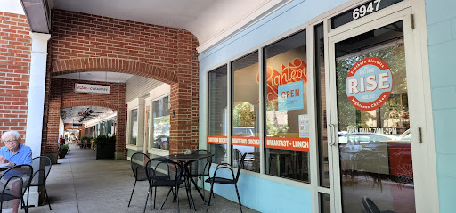 Shopping Mall «The Village», reviews and photos, 6920 Mission Rd, Prairie Village, KS 66208, USA