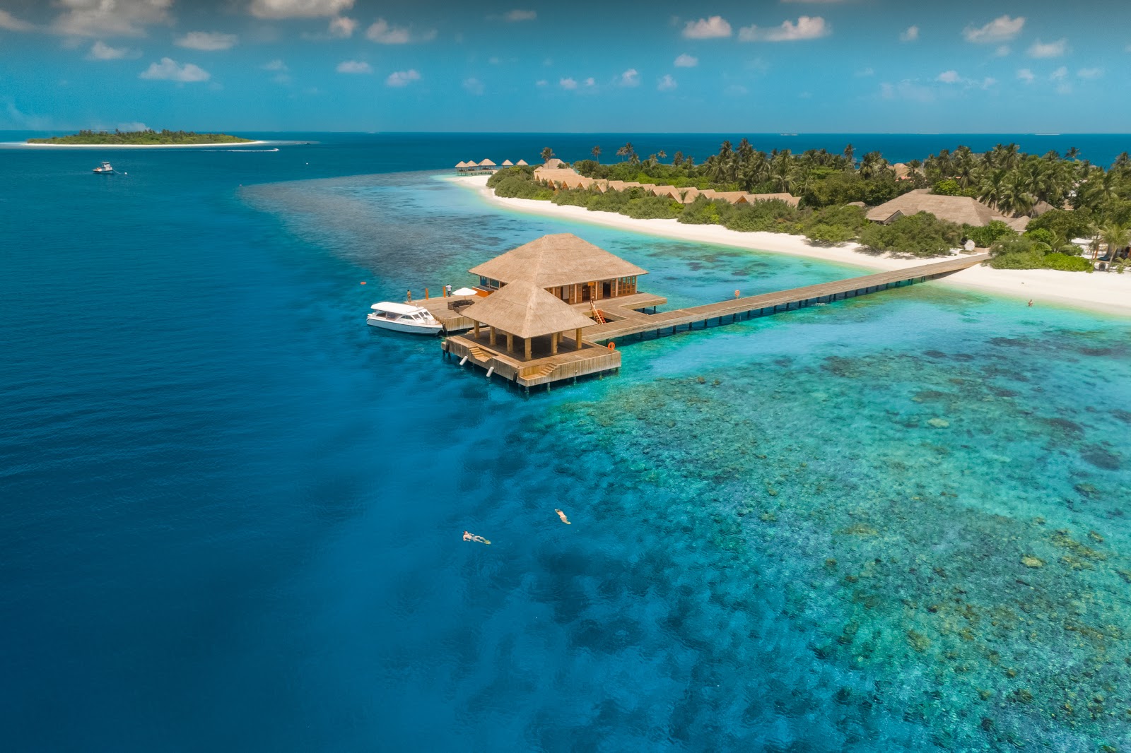 Foto von Kudafushi Resort island mit sehr sauber Sauberkeitsgrad