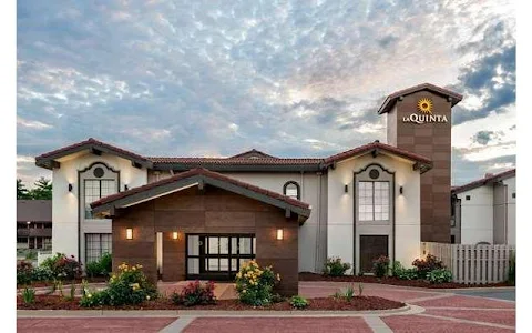 La Quinta Inn by Wyndham Columbus Airport Area image