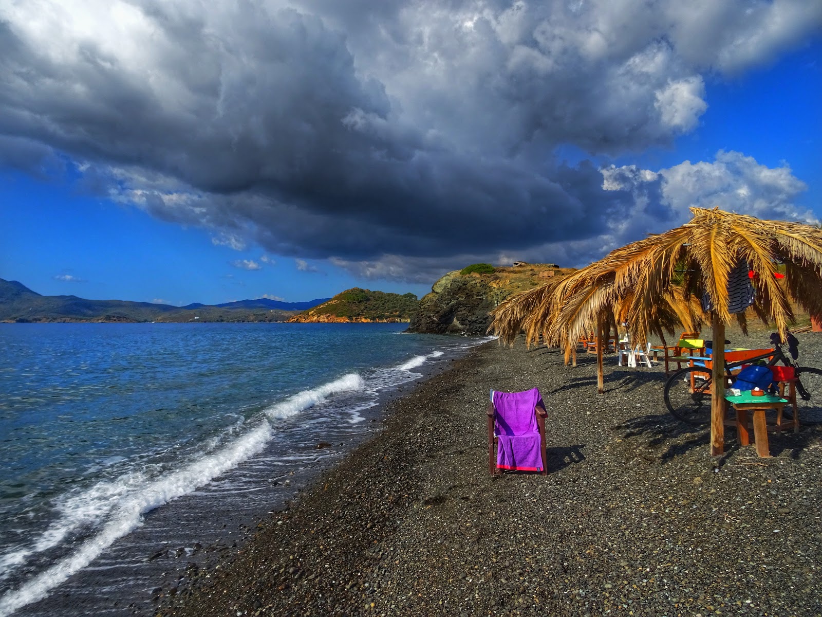 Photo de Paralia Charamida II avec caillou fin gris de surface