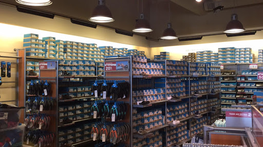 Sportswear Store «Columbia Sportswear Outlet Store at Outlets at Anthem», reviews and photos, 4250 W Anthem Way, Phoenix, AZ 85086, USA