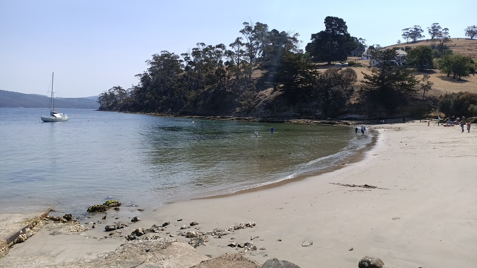 Photo de Tinderbox Beach avec plage sans baie
