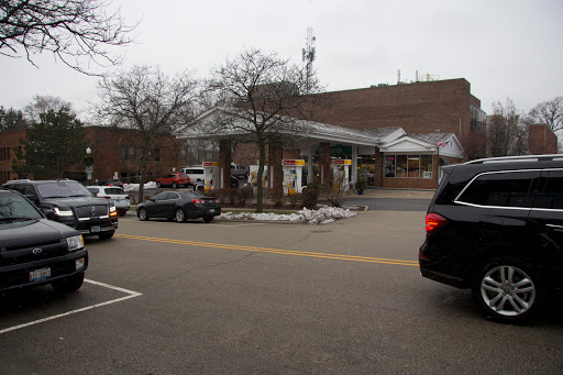 Gas Station «Lake Forest Shell», reviews and photos, 193 E Deerpath Rd, Lake Forest, IL 60045, USA