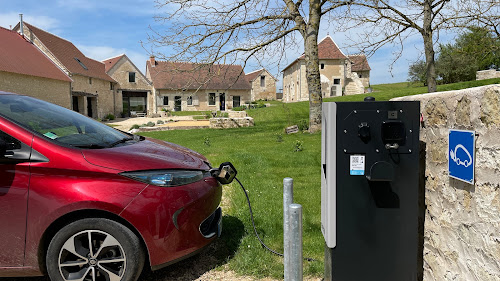 Borne de recharge de véhicules électriques EVBox Charging Station Yzeures-sur-Creuse