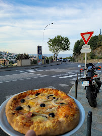 Pizza du Restaurant Les 5 Chemins Pizzeria Burger à Bastia - n°9