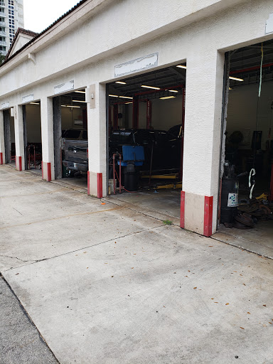 Tire Shop «Tires Plus», reviews and photos, 201 N Federal Hwy, Fort Lauderdale, FL 33301, USA