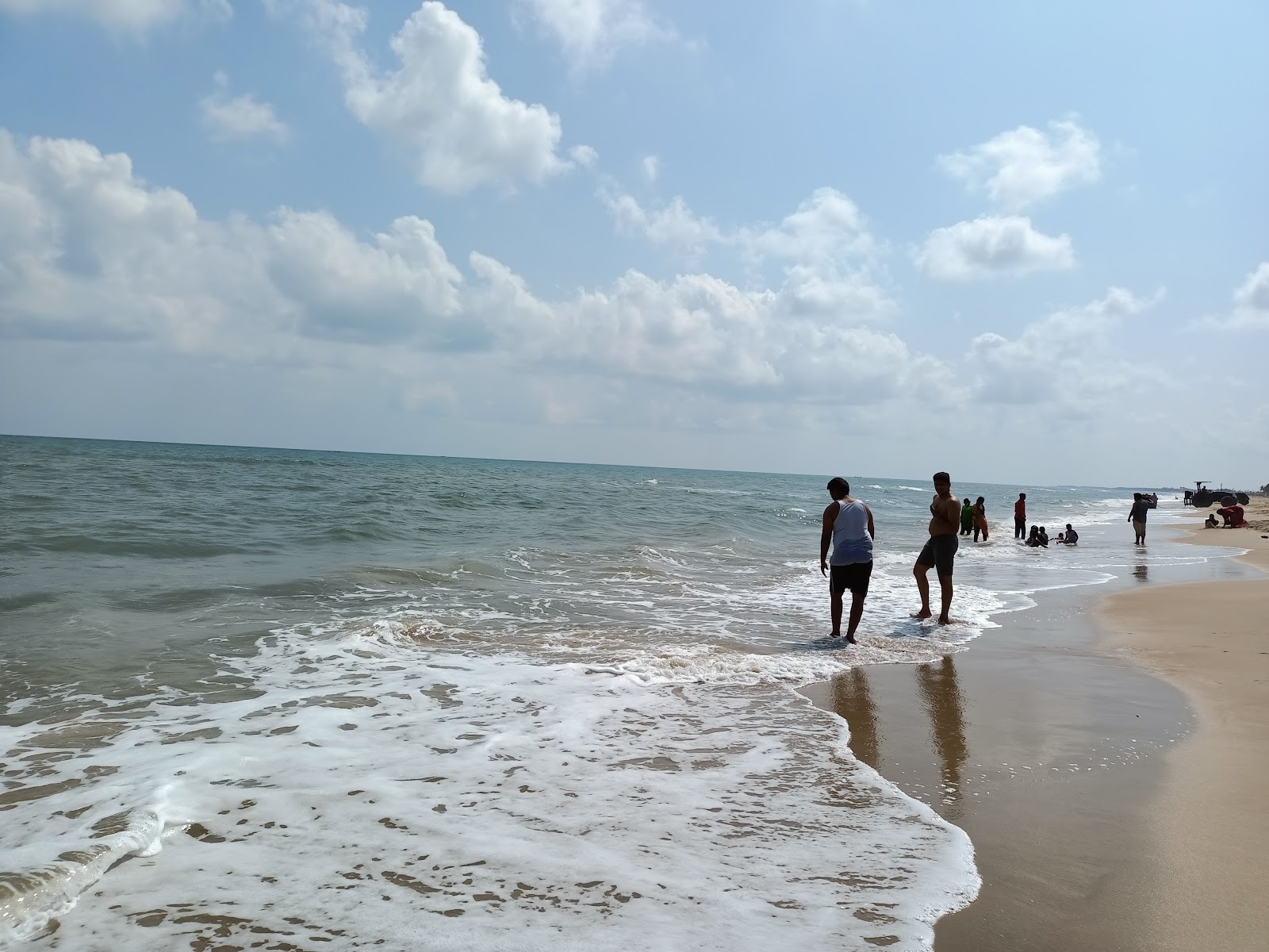 Valokuva Pudukuppam Beachista. sisältäen pitkä suora