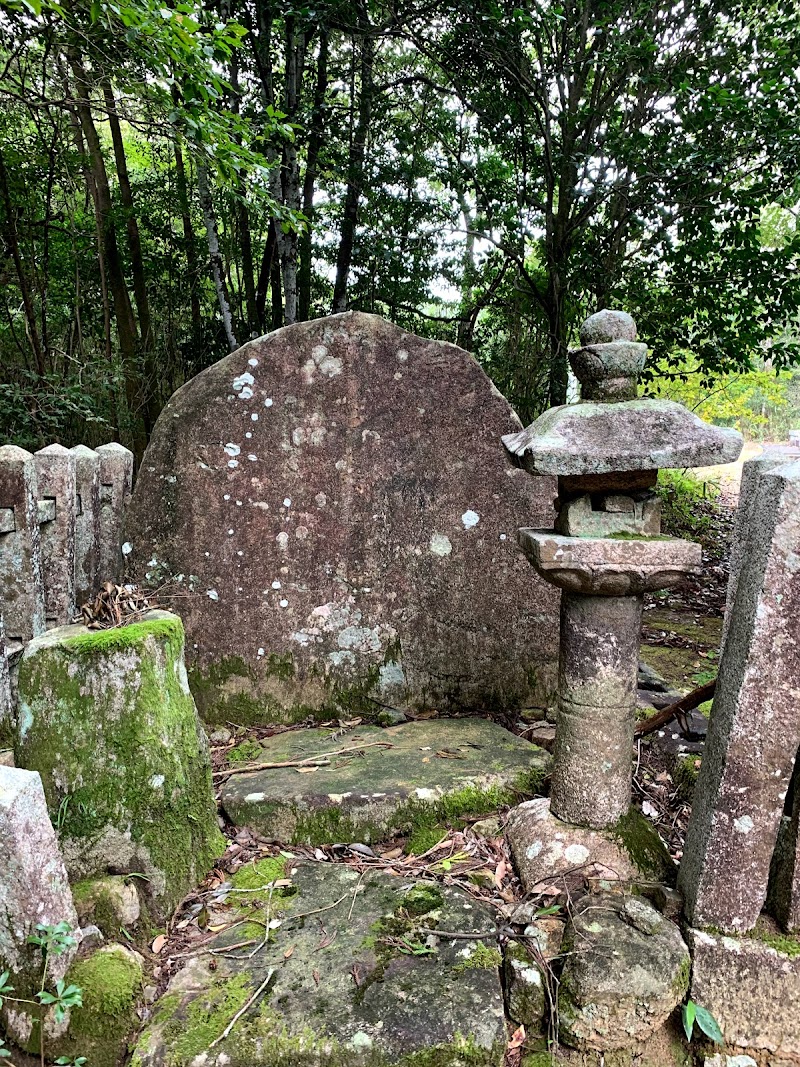 桂就政の墓