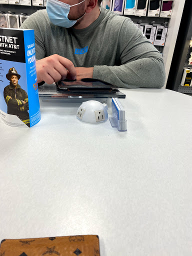 Cell Phone Store «AT&T Authorized Retailer», reviews and photos, 89 River Dr, Garfield, NJ 07057, USA