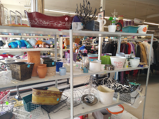 Thrift Store «Thrift Center Thrift Store», reviews and photos, 1060 El Camino Real, San Carlos, CA 94070, USA