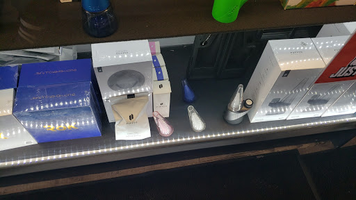 Tobacco Shop «Wild Side Smoke Shop», reviews and photos, 109 W 7th St, Bloomington, IN 47404, USA