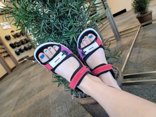 Shoe Store «Shoe Mill», reviews and photos, 8616 SE Sunnyside Rd, Clackamas, OR 97015, USA