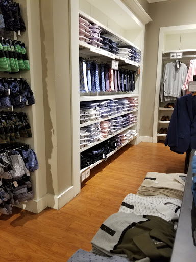 Clothing Store «Banana Republic», reviews and photos, 241 Fort Evans Rd NE, Leesburg, VA 20176, USA