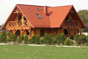 Kobyla Góra noclegi - Chatka u Dawka. Domek ze SPA image