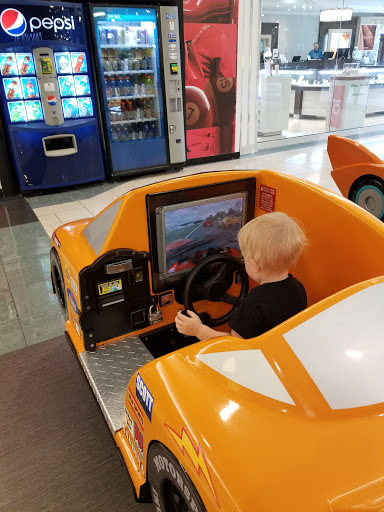 Shopping Mall «The Shoppes at Buckland Hills», reviews and photos, 194 Buckland Hills Dr, Manchester, CT 06042, USA