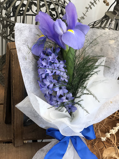 Florist «Country Cousins Flower shop», reviews and photos, 841 E Whittier Blvd, La Habra, CA 90631, USA