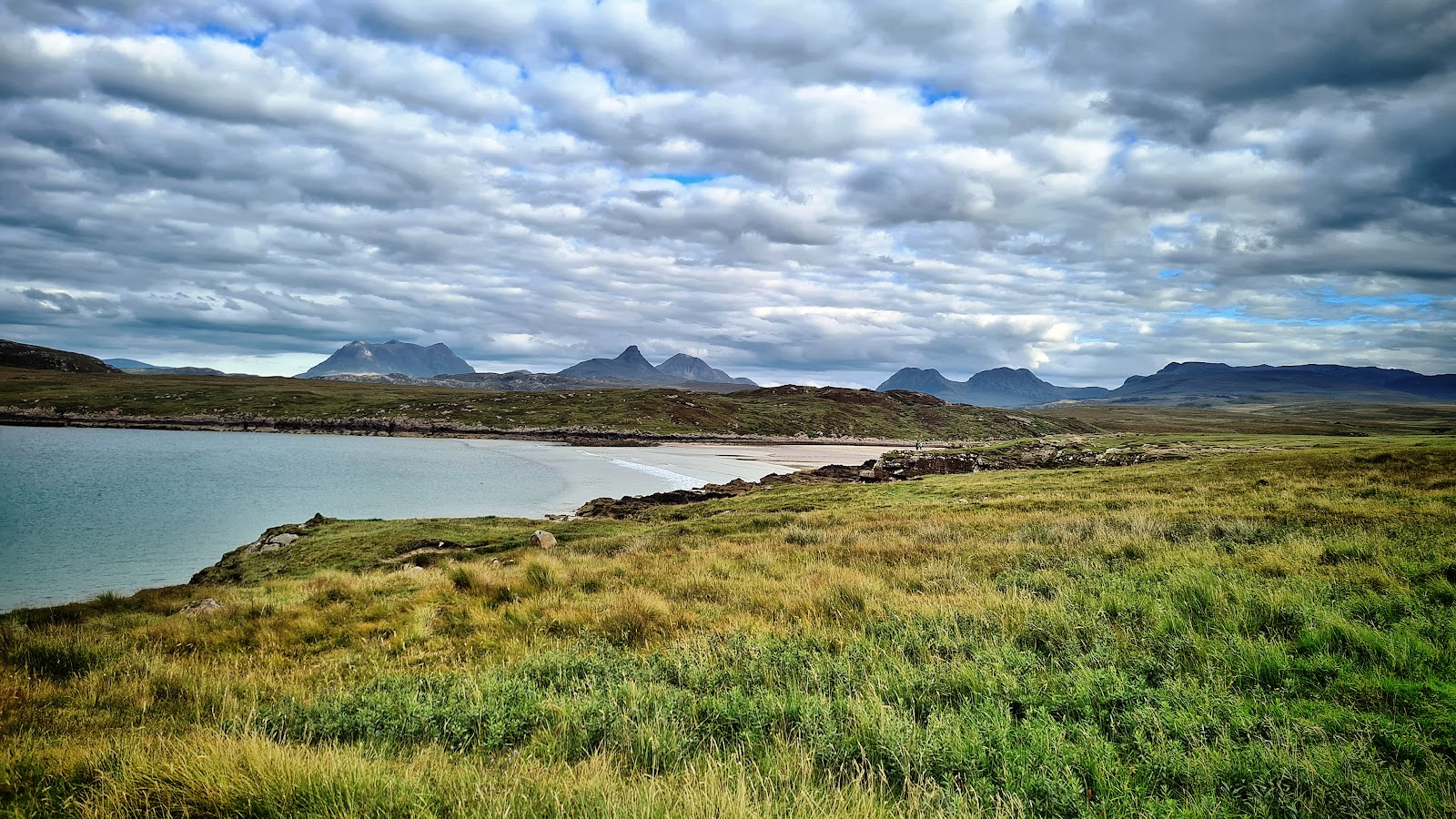 Foto de Achnahaird Beach - lugar popular entre os apreciadores de relaxamento