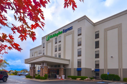 Holiday Inn Express & Suites Fayetteville-Univ of AR Area, an IHG Hotel