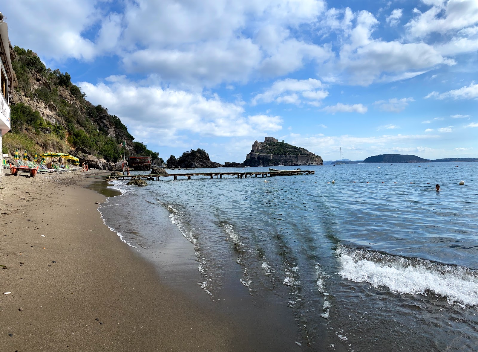Foto de Cartaromana Beach com uma linha costeira reta