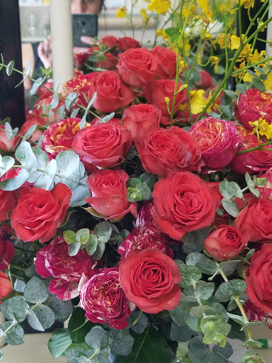 Florist «Enchanted Florist of Ypsilanti MI», reviews and photos, 46 E Cross St, Ypsilanti, MI 48198, USA