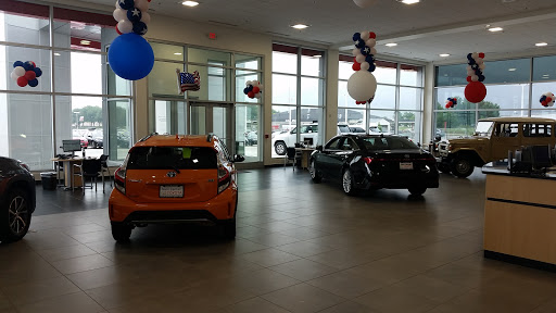 Toyota Dealer «Sam Leman Toyota Bloomington», reviews and photos, 1502 Morrissey Dr, Bloomington, IL 61701, USA