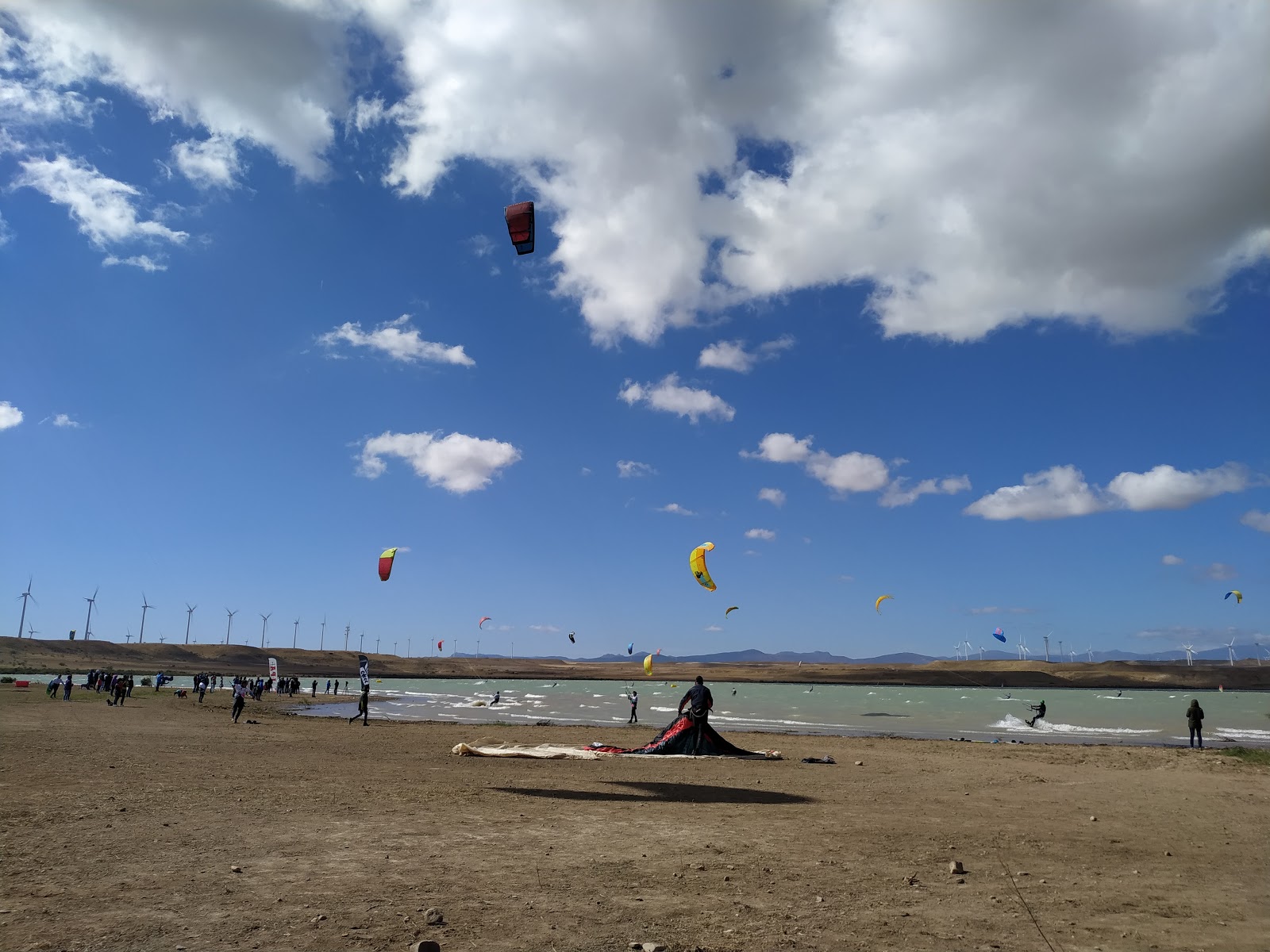 Foto de Spot Sur kitesurf La Loteta com praia espaçosa