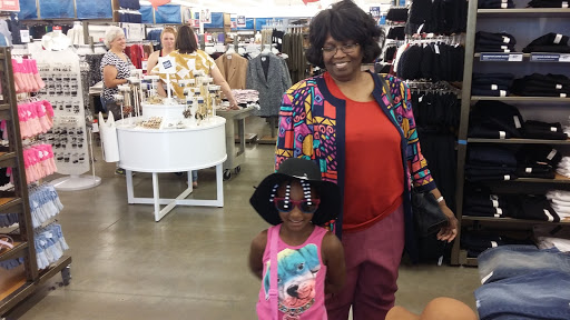 Clothing Store «Old Navy», reviews and photos, 3687 Stone Creek Blvd, Cincinnati, OH 45251, USA