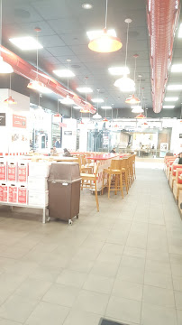 Atmosphère du Restaurant de hamburgers Five Guys à Rosny-sous-Bois - n°8