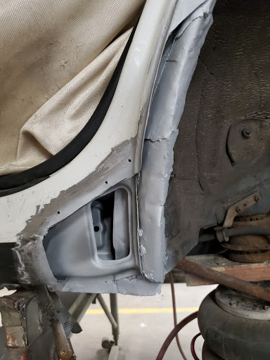 Auto Repair Shop «Rizza Body Shop», reviews and photos, 485 S River Rd, Des Plaines, IL 60016, USA