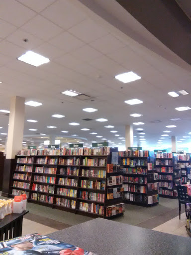 Book Store «Barnes & Noble», reviews and photos, 113 W County Center, Des Peres, MO 63131, USA
