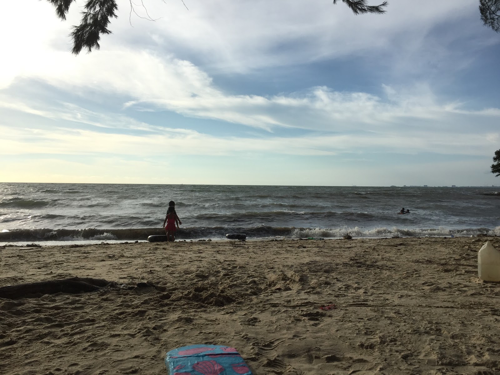 Foto av Cermin Beach och bosättningen