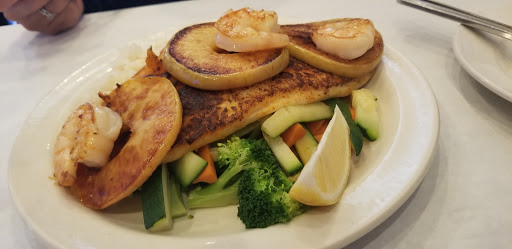 Seafood Restaurant «Georgia Shrimp Co.», reviews and photos, 100 N Peachtree Pkwy #36, Peachtree City, GA 30269, USA