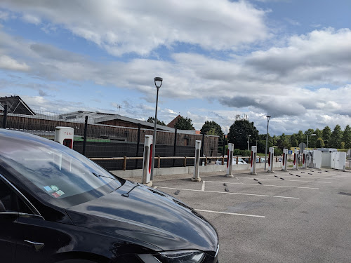 Borne de recharge de véhicules électriques Tesla Supercharger Dommartin-lès-Cuiseaux