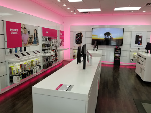 Cell Phone Store «T-Mobile», reviews and photos, 2735 S 99th Ave #102, Tolleson, AZ 85353, USA