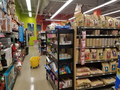Pet Supply Store «Petco Animal Supplies», reviews and photos, 1425 W Palatine Rd, Hoffman Estates, IL 60192, USA