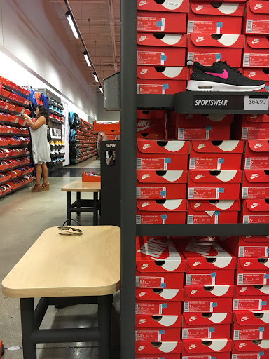 Clothing Store «Nike Factory Store», reviews and photos, 10801 Corkscrew Rd D-177, Estero, FL 33928, USA