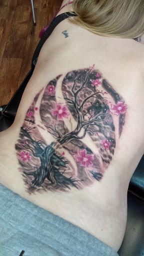 Tattoo Shop «Fat Cats Tattoos», reviews and photos, 111 State Rd NW, Warren, OH 44483, USA