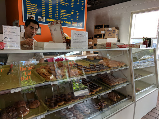 Donut Shop «Clifton Donut Shop», reviews and photos, 2317 Brownsboro Rd, Louisville, KY 40206, USA
