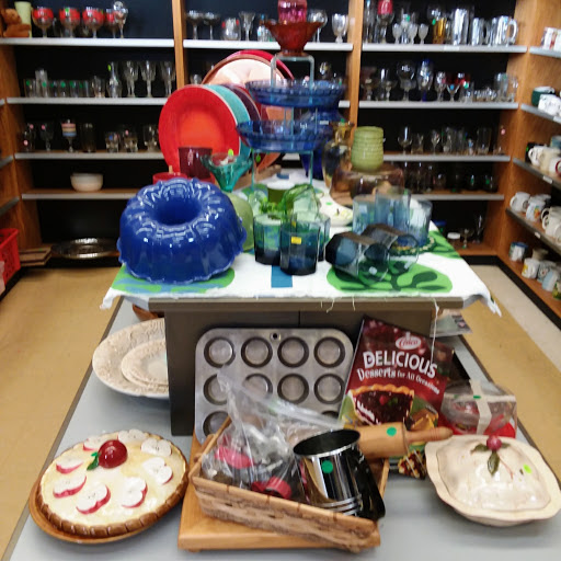 Thrift Store «Tailwaggers Thrift Shop», reviews and photos, 2737 F St, Eureka, CA 95501, USA