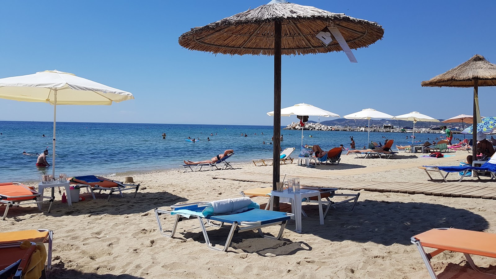 Potos beach'in fotoğrafı geniş plaj ile birlikte