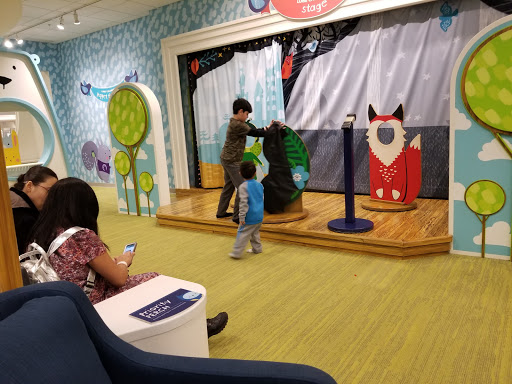 Shopping Mall «Northbrook Court», reviews and photos, 2171 Lake Cook Rd, Northbrook, IL 60062, USA