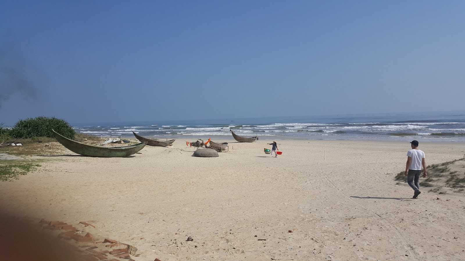 Foto av Tinh Thuy Beach med lång rak strand