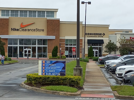 Shopping Mall «Loop West Shopping Center», reviews and photos, 2001 W Osceola Pkwy, Kissimmee, FL 34741, USA