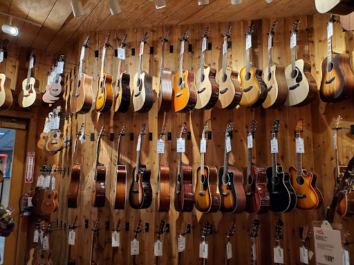 Music Store «Guitar Center», reviews and photos, 8 Garet Pl, Commack, NY 11725, USA