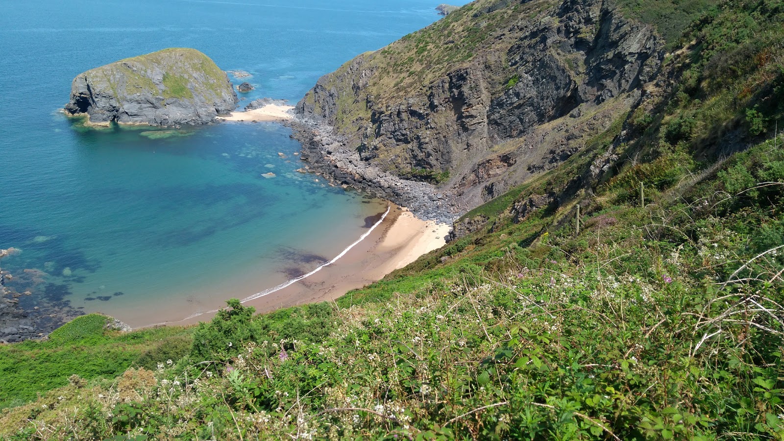 Photo of Llangrannog Beach with turquoise pure water surface