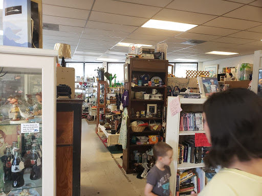 Flea Market «Fort Walton Beach Flea Market», reviews and photos, 125 Eglin Pkwy SE, Fort Walton Beach, FL 32548, USA