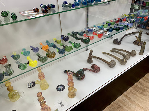 Tobacco Shop «Smoke Hut Smoke Shop», reviews and photos, 11902 Blue Ridge Boulevard g, Grandview, MO 64030, USA