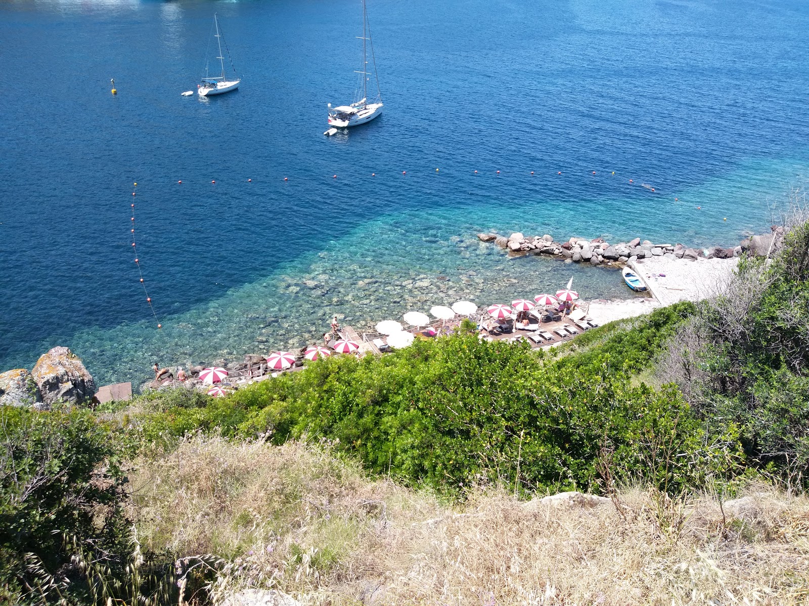 Foto von Spiaggia Cala la Grotta teilweise ferienortbereich