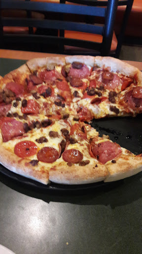 Pizza Restaurant «Round Table Pizza», reviews and photos, 2511 Naglee Rd, Tracy, CA 95304, USA