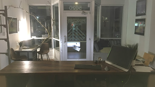 Mobile Phone Repair Shop «Bridgetown Electronics Repair», reviews and photos, 5020 SE Division St, Portland, OR 97206, USA